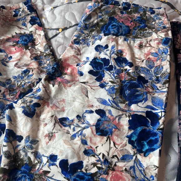 Floral Patterned Leggings Set Tall & Curvy - Picture 4 of 5